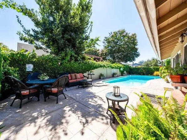 7152 Sunlight Dr, Huntington Beach, CA 92647