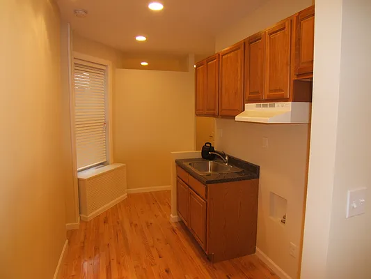 Rented by Joel Weisz, LREB | media 1