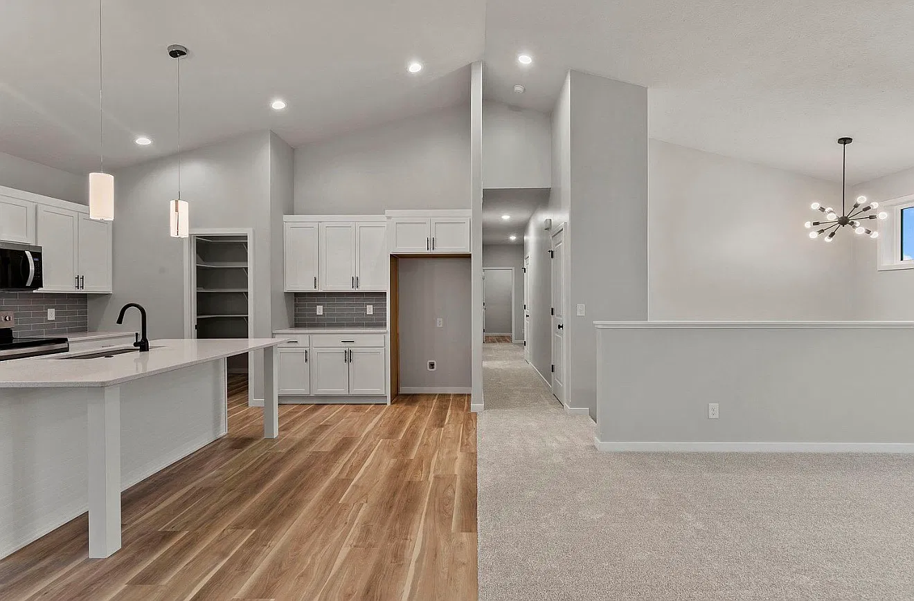 4 bed, 2364 sqft, $3,700 — Photo 4
