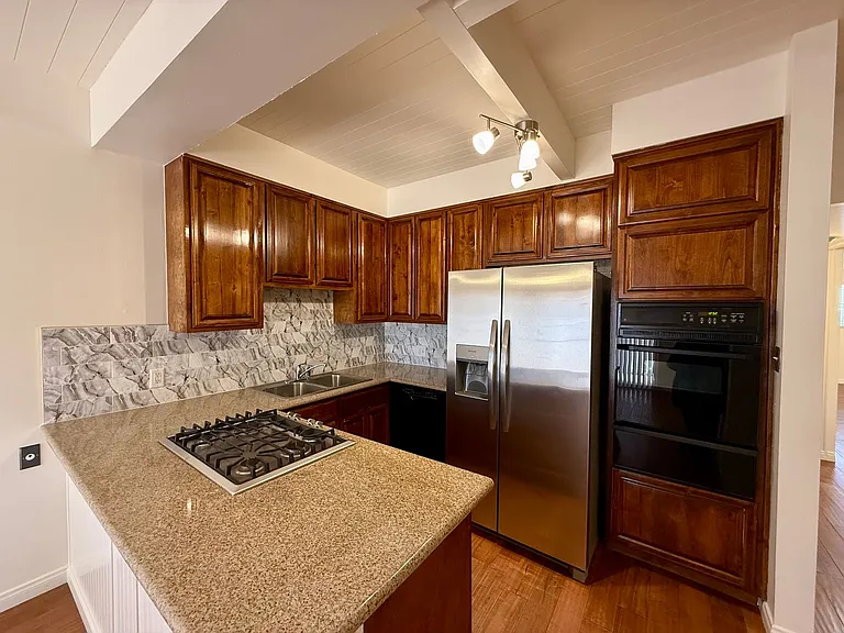 3800 Stockdale Hwy #7 — Photo 4