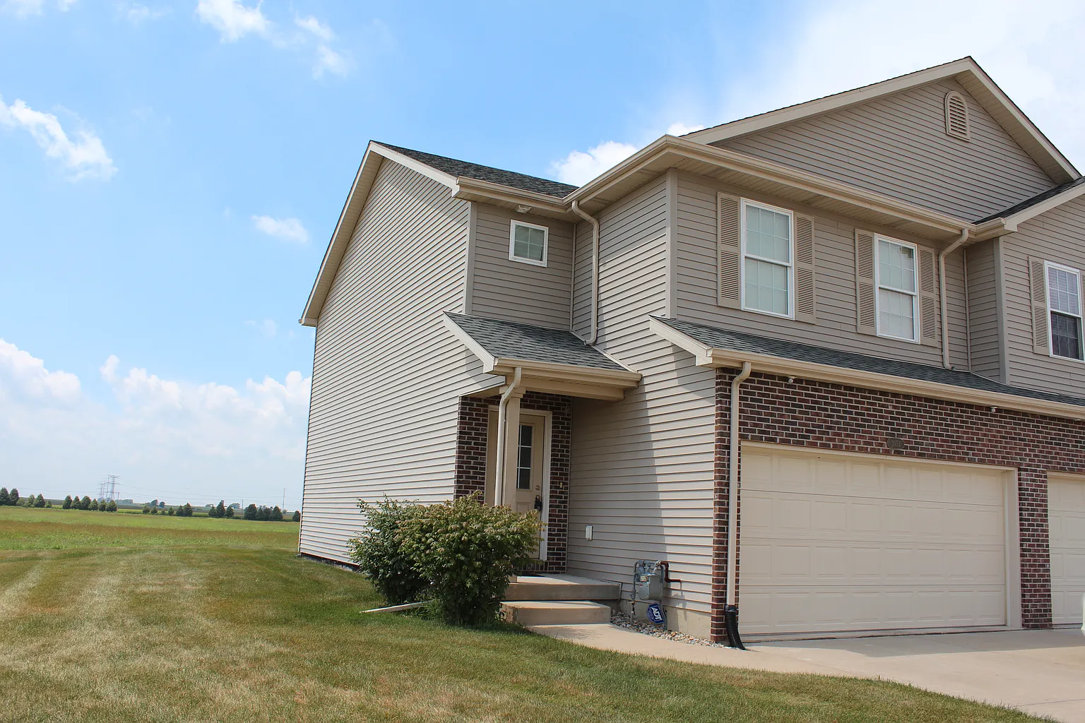 2053 Summerfield Ln photo 1