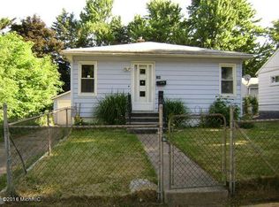 328 Goguac St W, Battle Creek, MI 49015