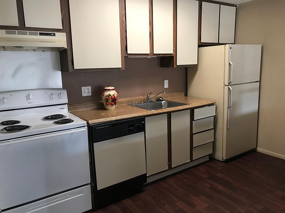 2nd image of 404 S Sir Topaz Ln
