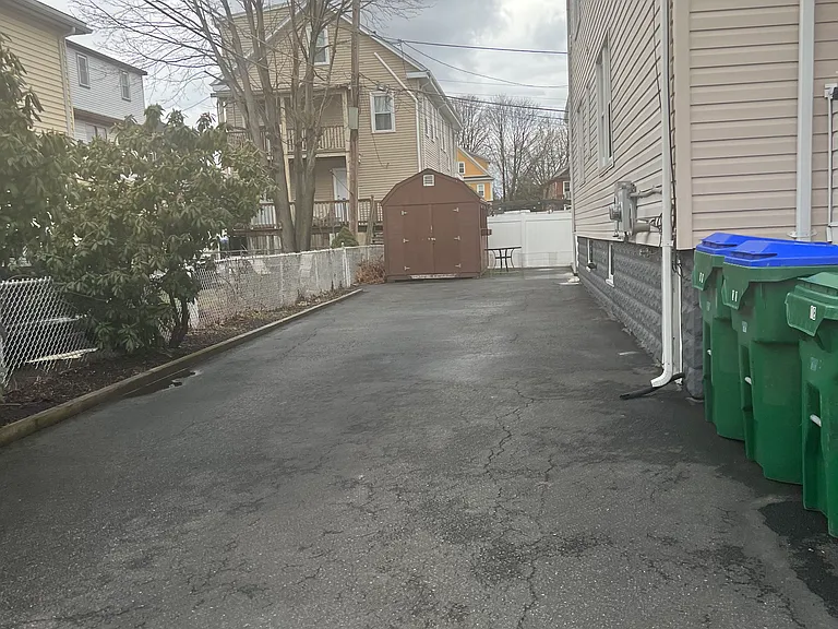 569 Main St #2R — Photo 29