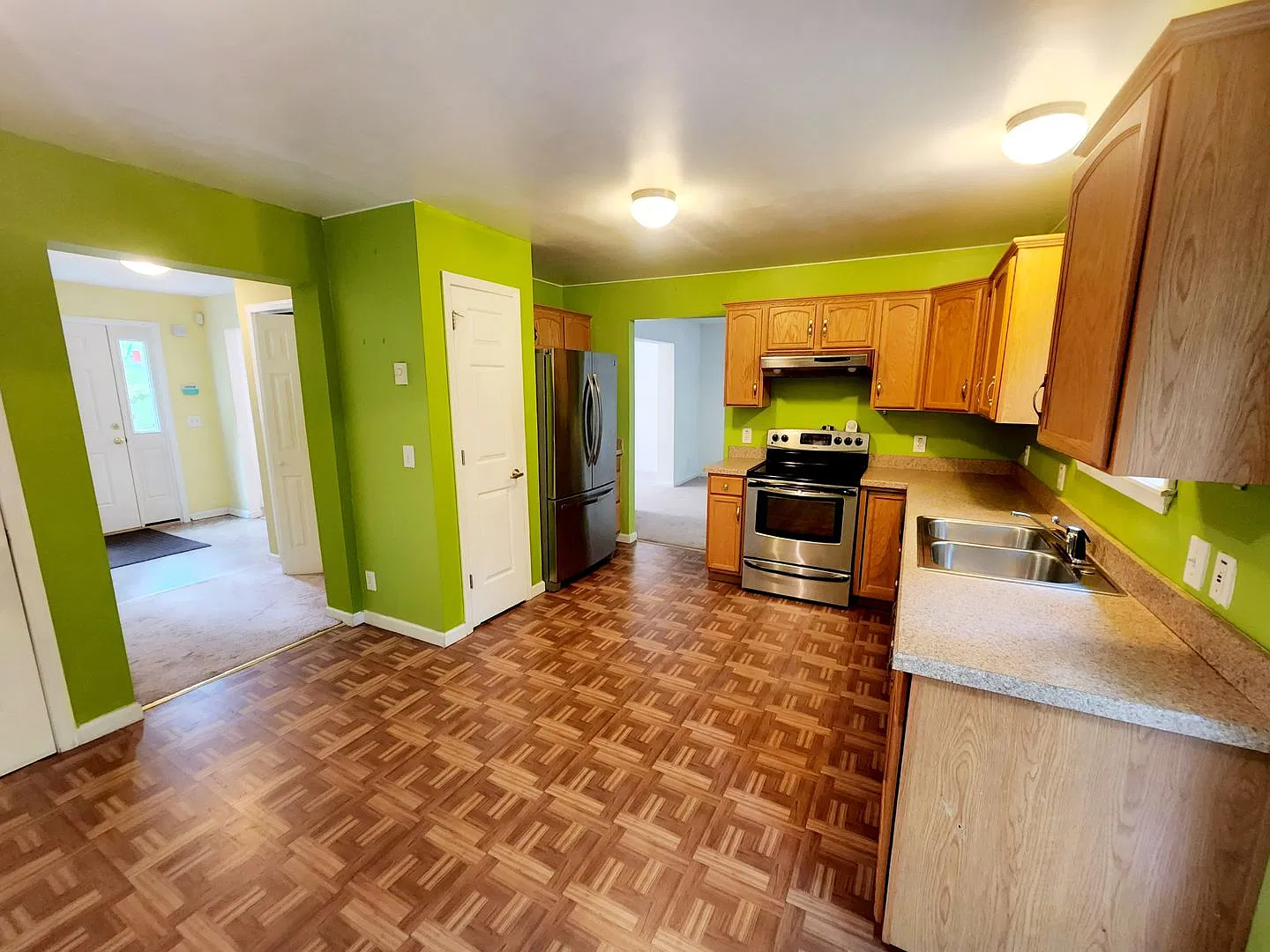 Large 4 bedroom house in an Amenity Filled Community! — Photo 4