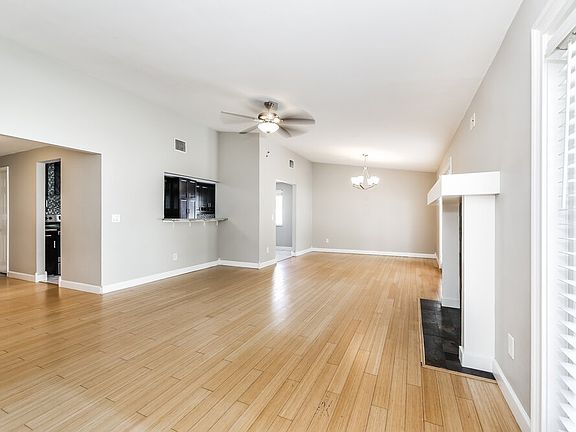5th image of 3013 Hampstead Dr
