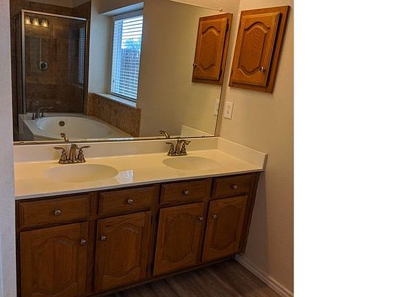 5th image of 8217 Lake Bend Dr #1506