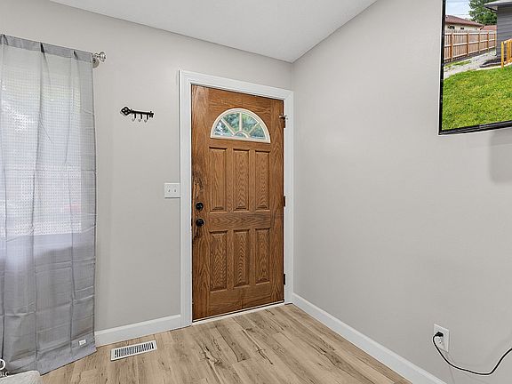 5th image of 2844 Dietz St