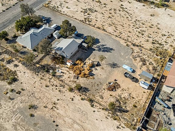 4th image of 4838 N Tioga Way