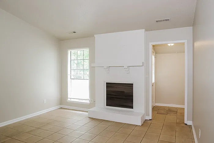 3 bed, 1.5 bath, 1132 sqft, $1,445 — Photo 3