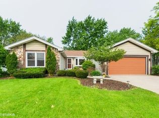 208 Linden Dr, Frankfort, IL 60423