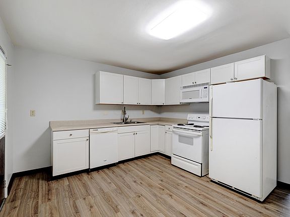 5th image of 463 Park Lane Dr