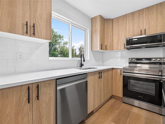 4th image of 5340 N 17th Ave SW #905