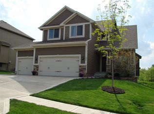 622 Avondale Ln, Raymore, MO 64083