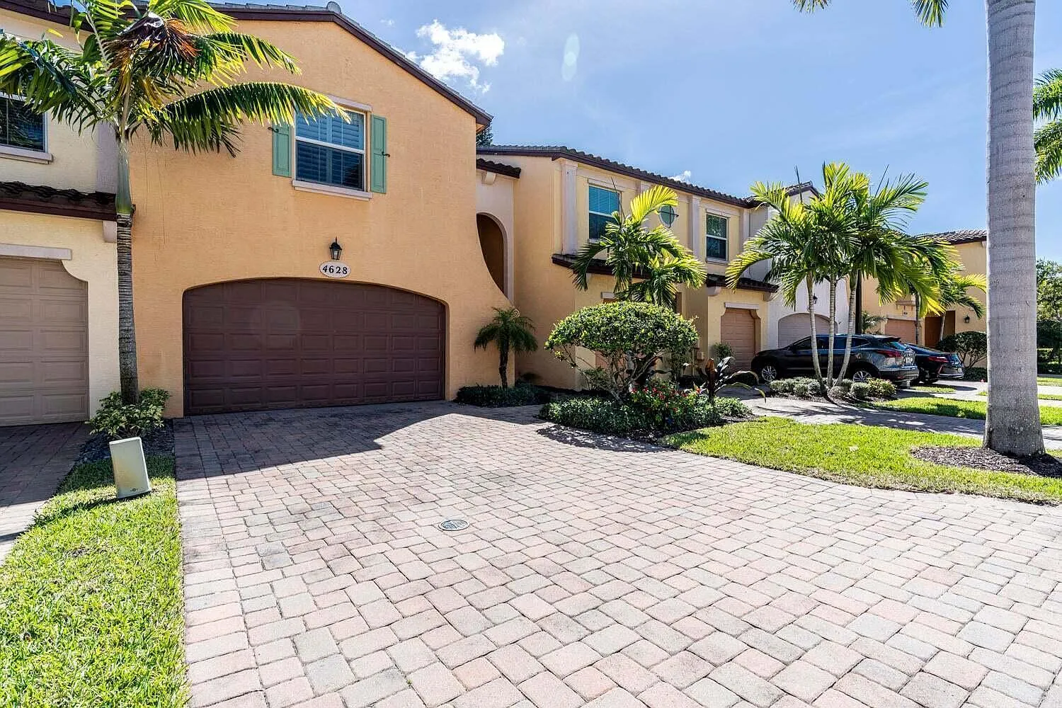 3 bed, 2.5 bath, 1626 sqft, $4,000 — Photo 3