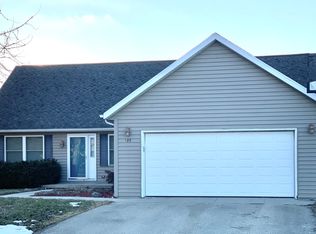 122 Autumn Dr, Delavan, WI 53115