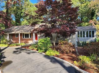 91 Holly Point Rd, Barnstable, MA 02630