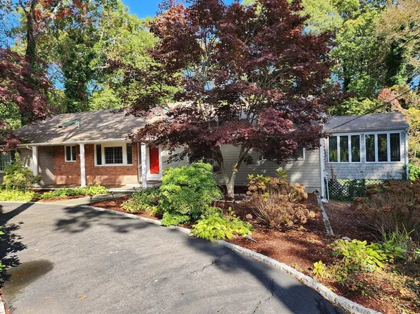 91 Holly Point Rd, Barnstable, MA 02630