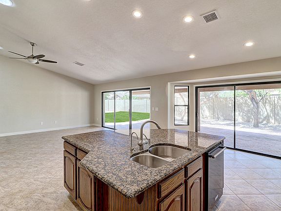5th image of 6038 E Blanche Dr