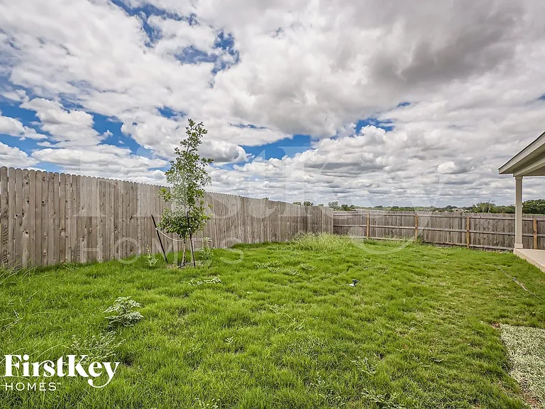 1204 Treehouse Ln — Photo 26