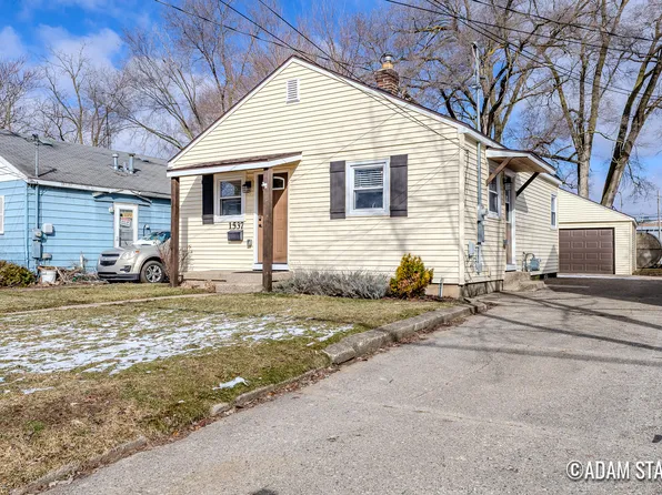 1537 Whiting St SW, Wyoming, MI 49509