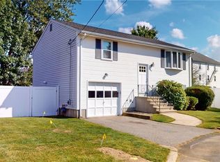 44 Paulhus Ct, Pawtucket, RI 02861