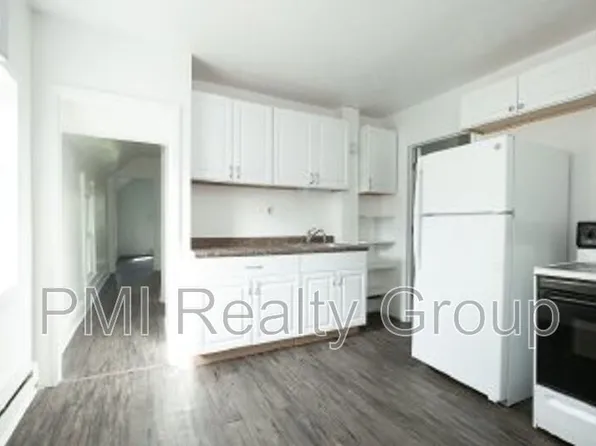 116 Water St #Up, Elyria, OH 44035