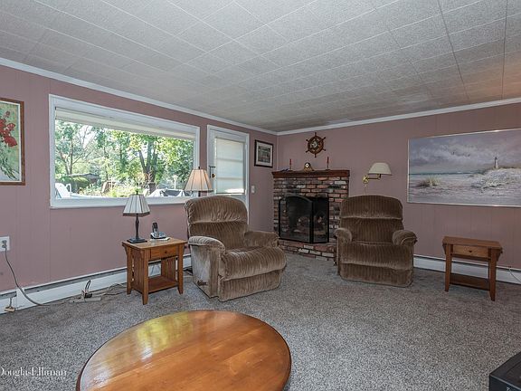 5th image of 58 Village Ln