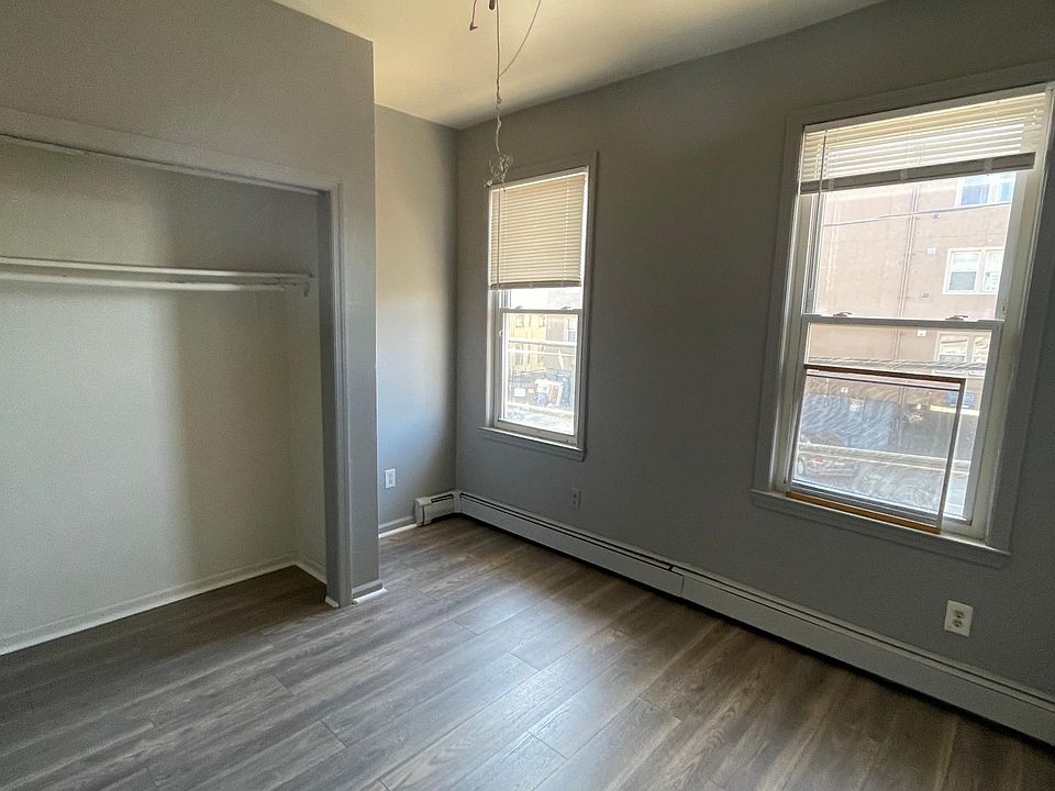 2nd image of 1458 E Main St #26