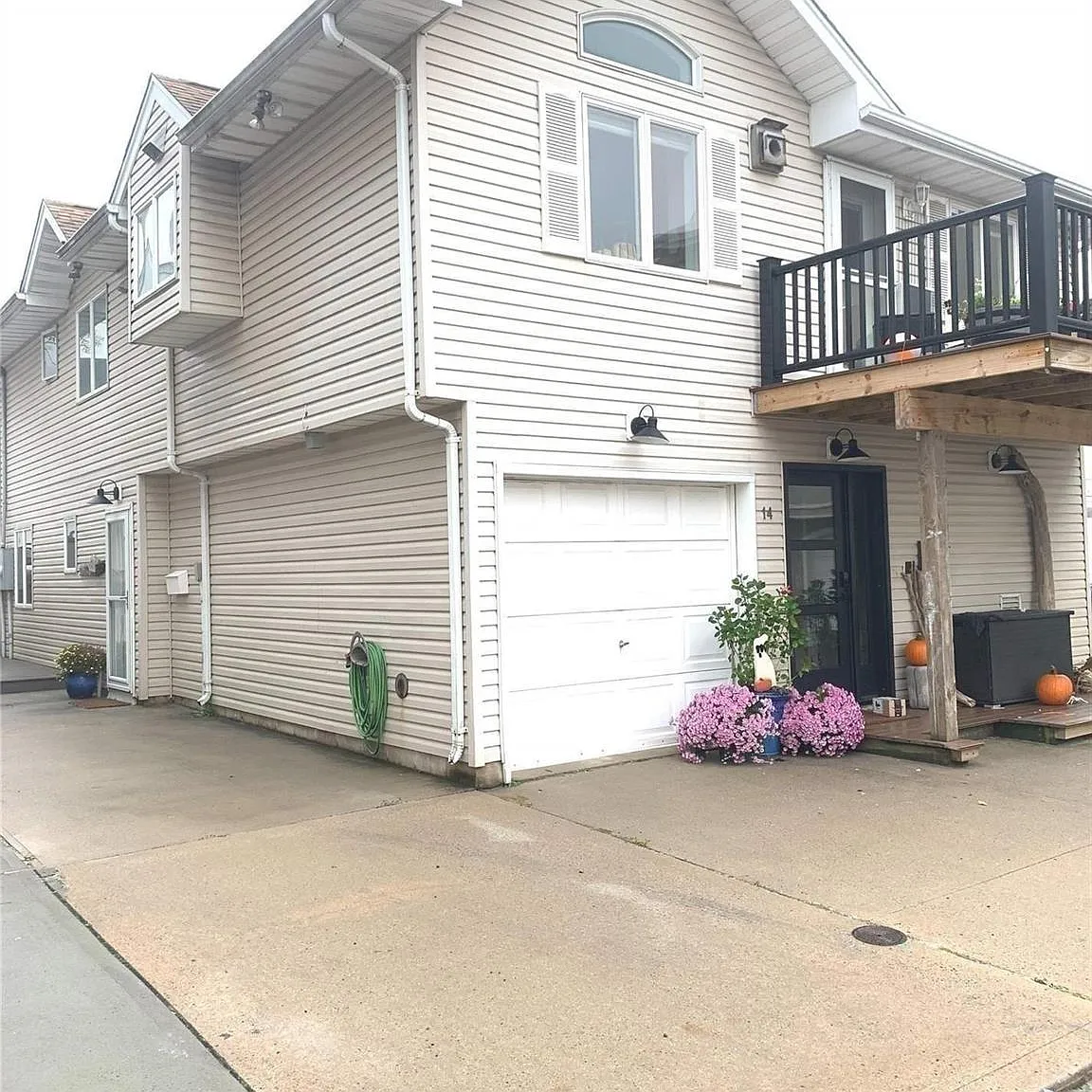 3 bed, 2.0 bath, 2217 sqft, $4,500 — Photo 2