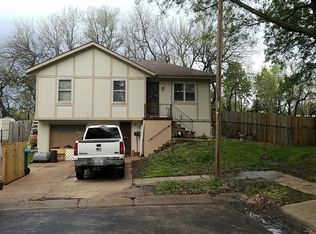 217 W 5th St, Peculiar, MO 64078