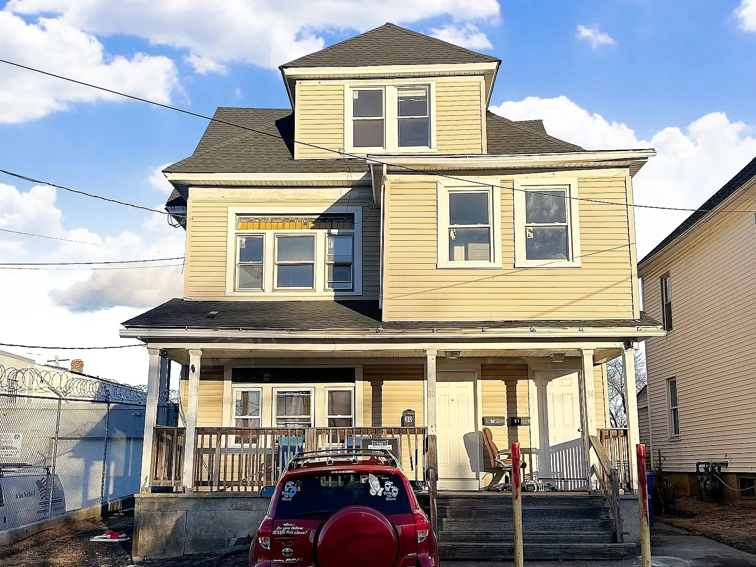 3 bed, $1,975 — Photo 2