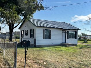 208 E 7th St, Post, TX 79356
