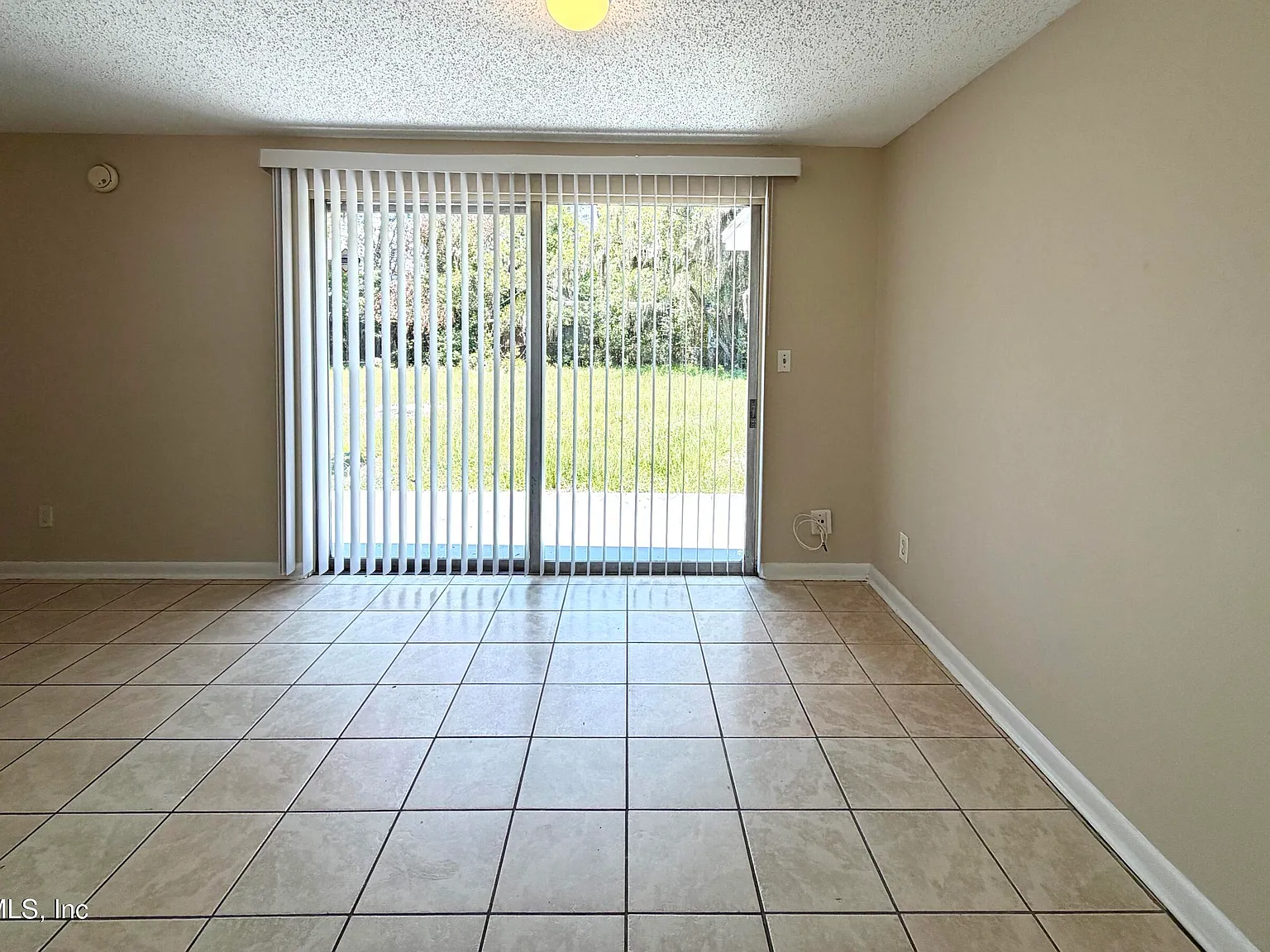 3 bed, 1.0 bath, 978 sqft, $1,450 — Photo 4