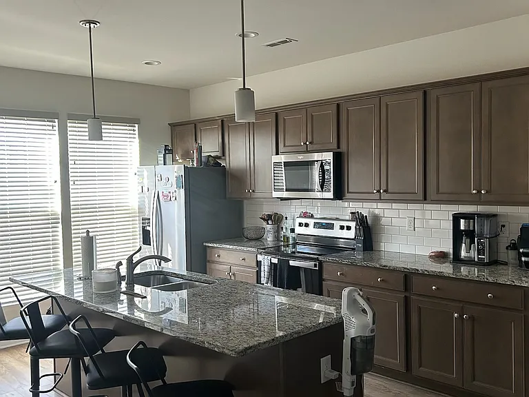 15216 Dunton Ave — Photo 2