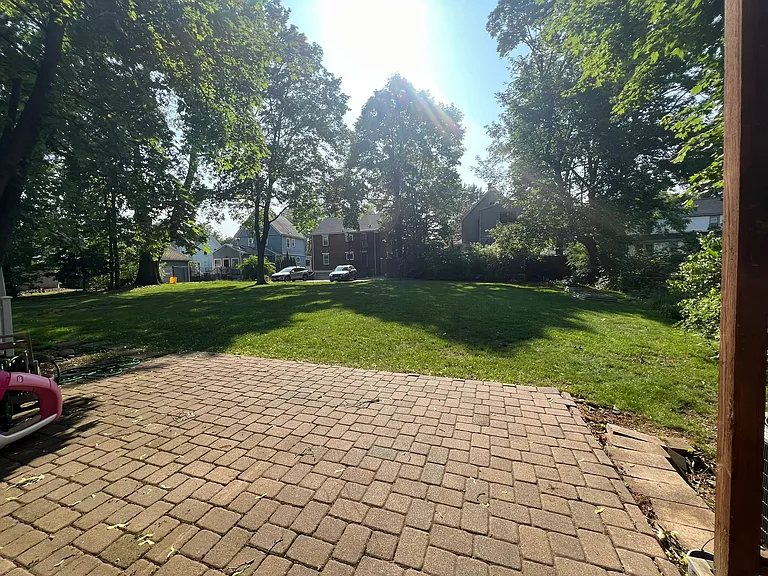 147 Lowell Ave — Photo 17