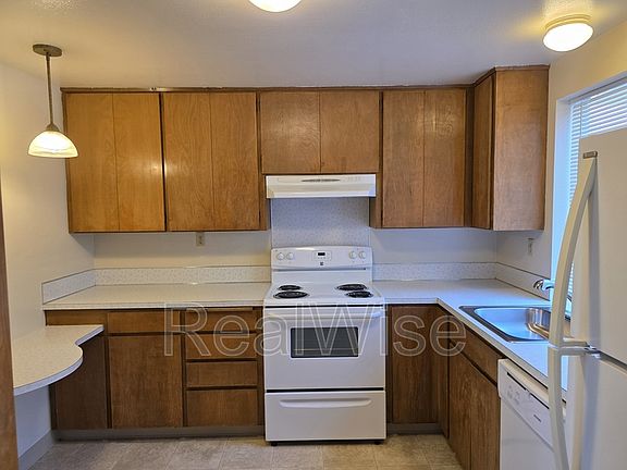2nd image of 2022 E 6th St Unit 3
