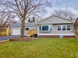 302 Venice Rd, Lakemoor, IL 60051