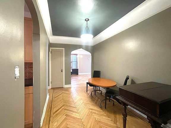 2nd image of 687 W 204th St APT 4B