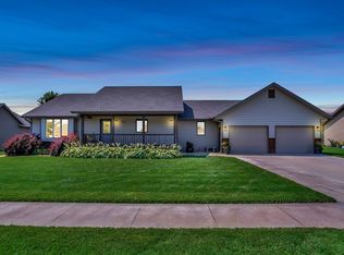 207 Unruh St, Moundridge, KS 67107