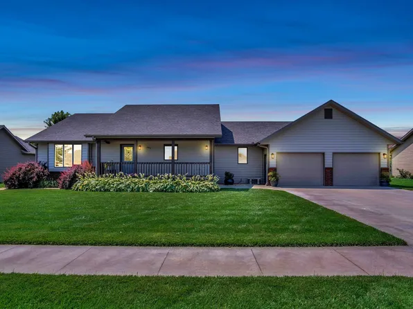 207 Unruh St, Moundridge, KS 67107