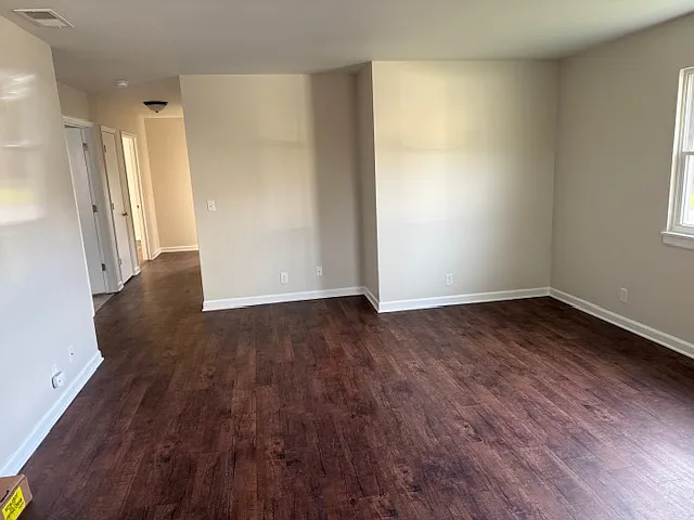 3 bed, $1,325 — Photo 4