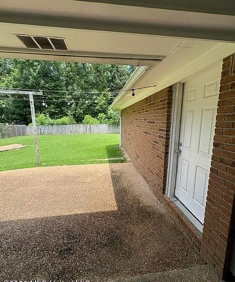 1042 N Azalea Dr — Photo 15
