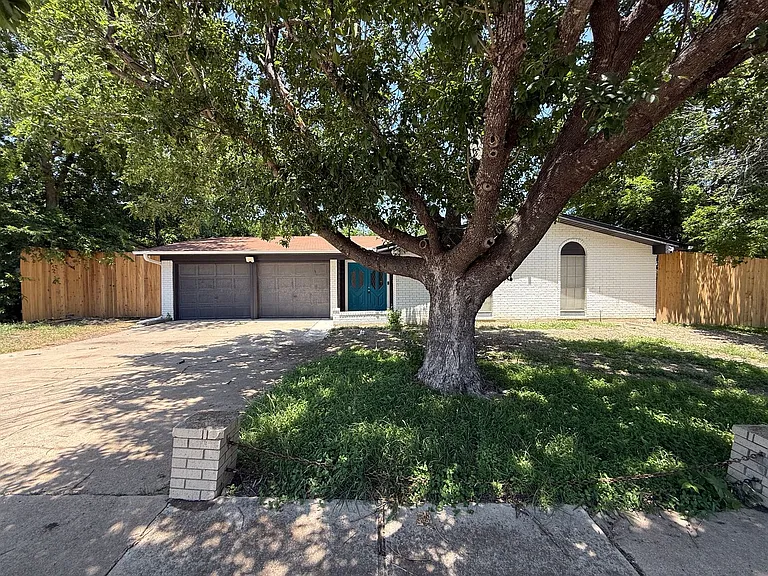 501 W Voelter Ave — Photo 2