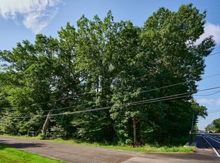 2 W State St, Granby, MA 01033