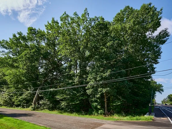 2 W State St, Granby, MA 01033