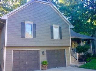 1517 NE Deer Ct, Lees Summit, MO 64086