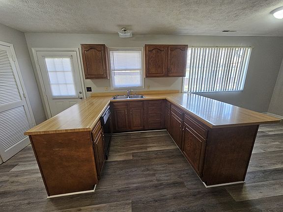 4th image of 1405 Valleywood Dr #A
