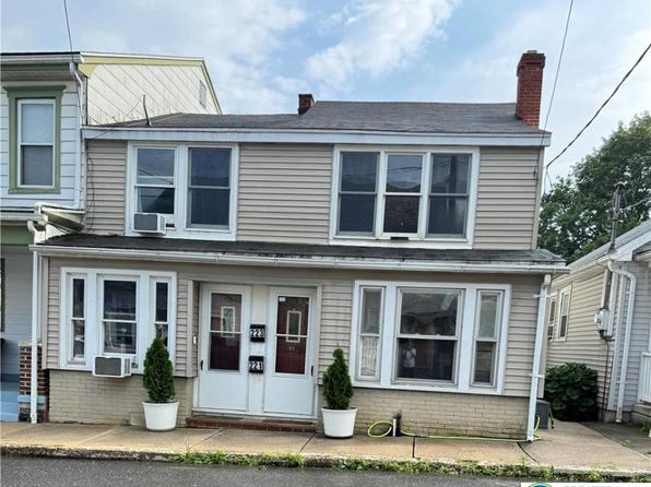 223 Center Ave