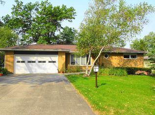 1717 Manor Dr, Grinnell, IA 50112